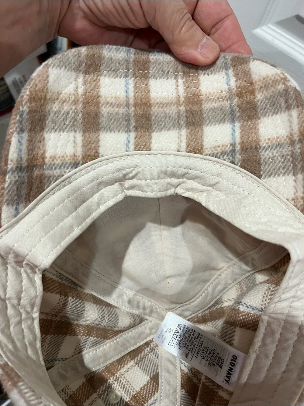 Old Navy One Size fits Most Wool Blend Plaid Cap in Cream and Brown